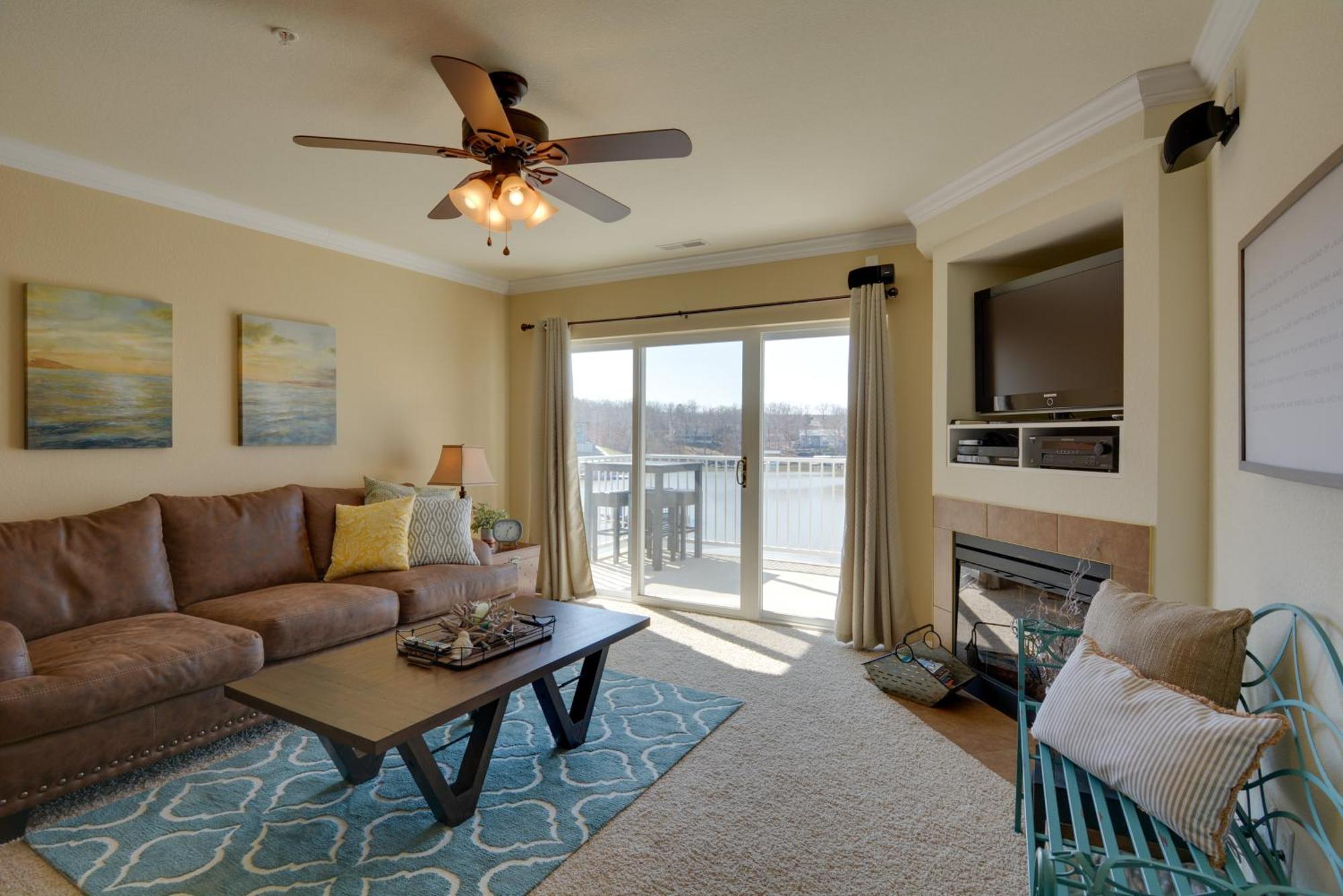 Lakefront Osage Beach Condo With Pool And Water Views! Exterior photo